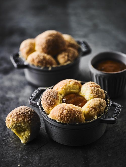 Sweet curried Monkey bread with mango and caramel sauce